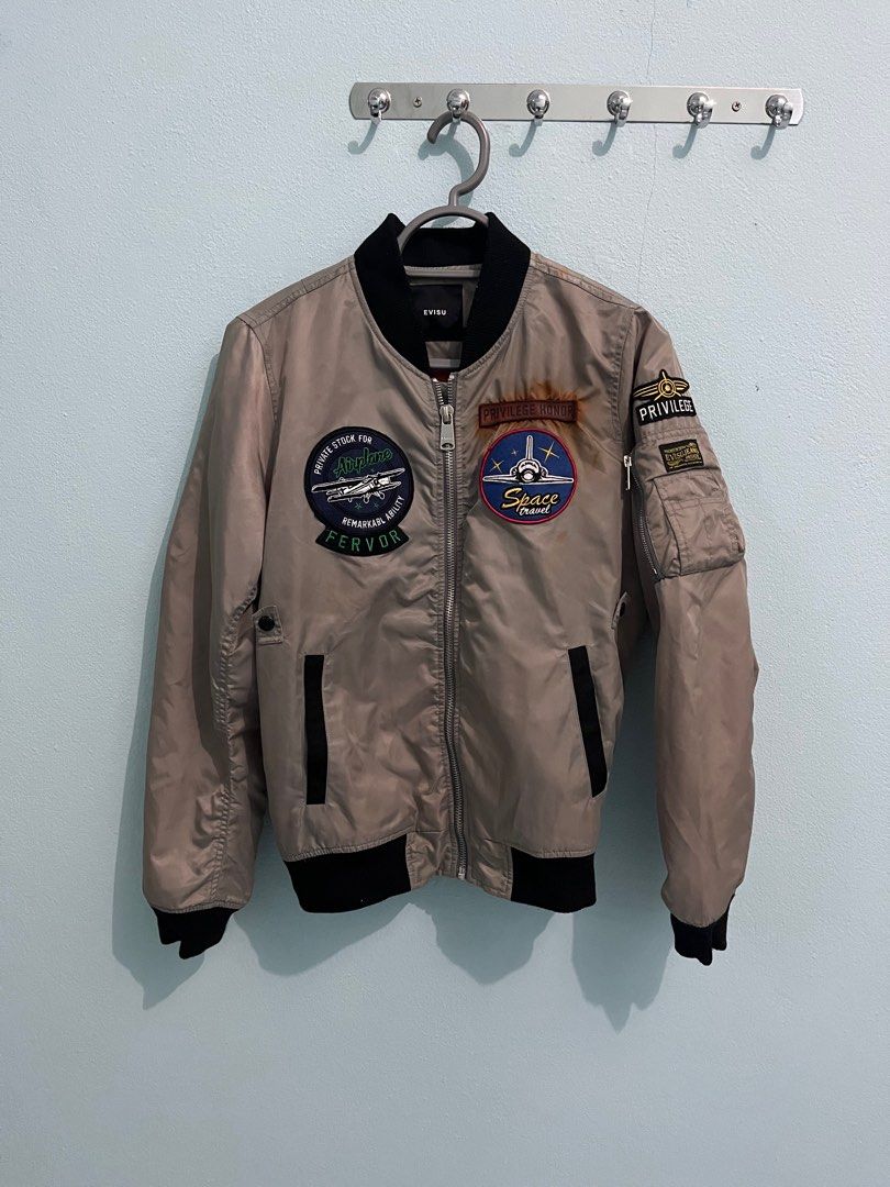Evisu Bomber Jacket (Category: Coats, Jackets and Outerwear) located in Tanah Merah. Submitted by lyaghxzali (Listing ID 1242084331, Image 1). Description: Ada defect turun warna sikit. Tapi boleh hilang if basuh properly..