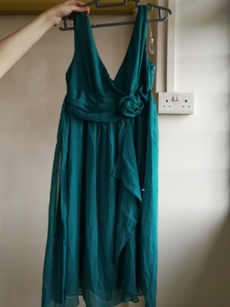 Forever 21 Green Flowy Chiffon Dress, Women's Fashion, Dresses & Sets,  Evening dresses & gowns on Carousell