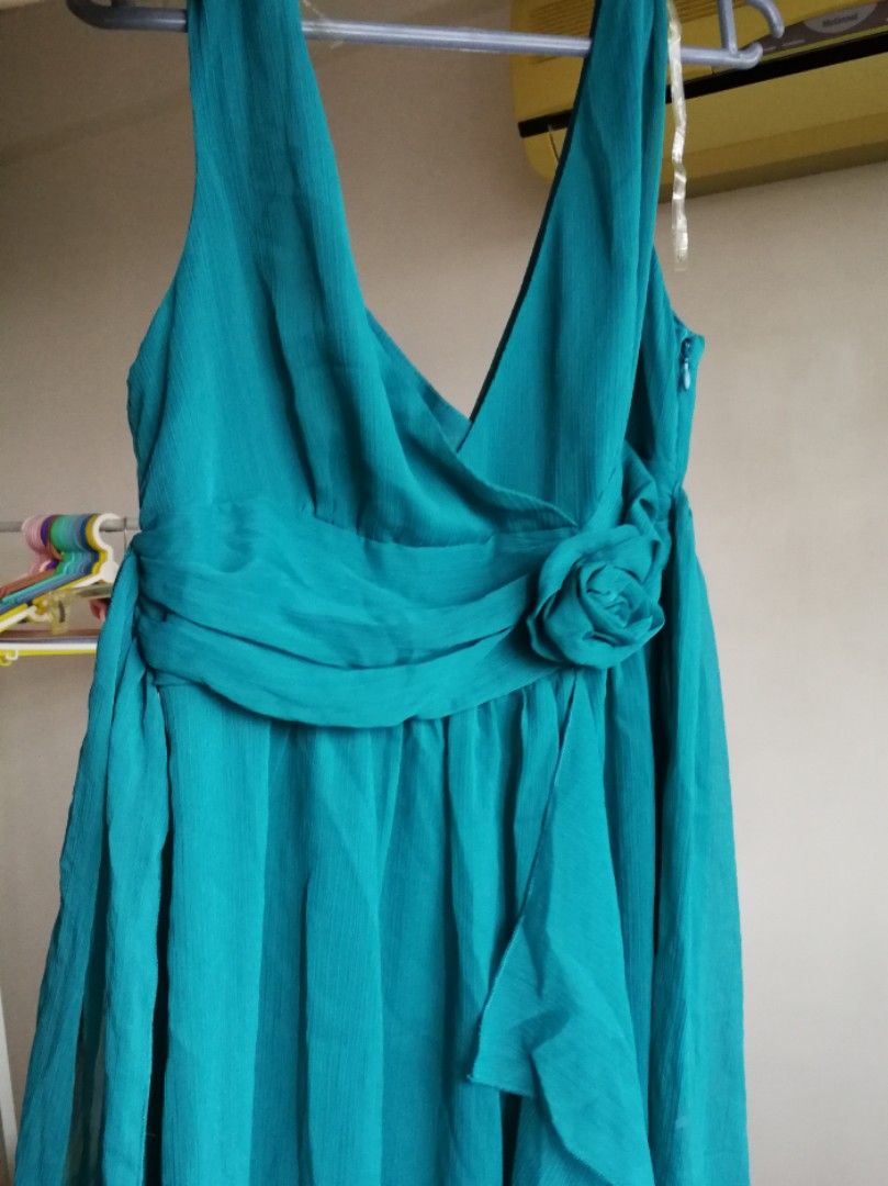 Forever 21 Green Flowy Chiffon Dress, Women's Fashion, Dresses & Sets,  Evening dresses & gowns on Carousell