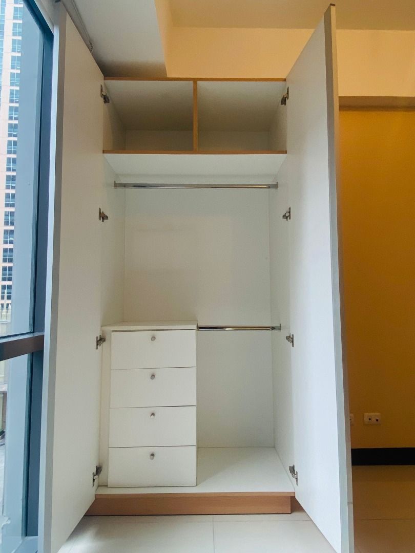 Fully furnished studio at Viceroy Residences with parking (optional