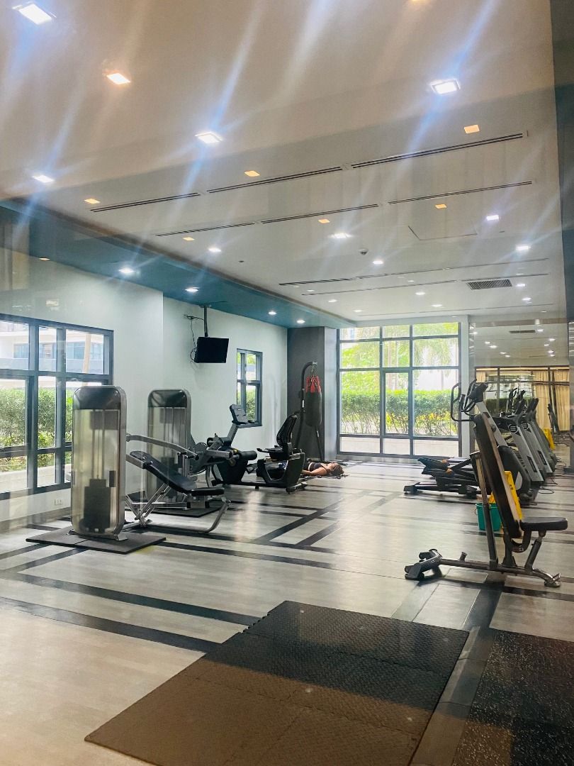 Fully furnished studio at Viceroy Residences with parking (optional