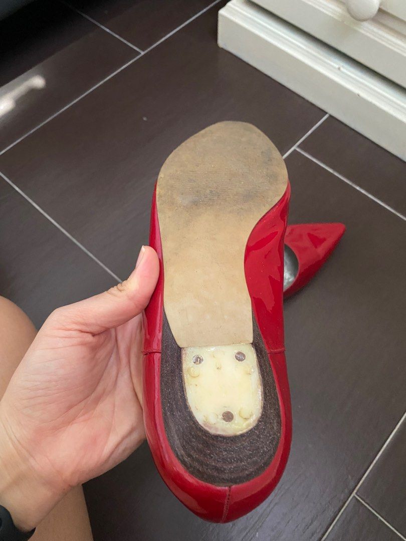 GUESS chilli red flats w small heel (SIZE US 10), Women's Fashion, Footwear, Flats on Carousell