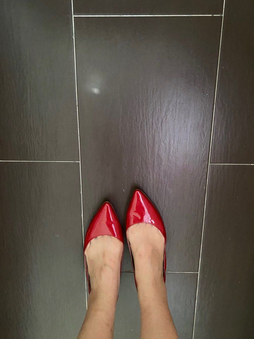 GUESS chilli red flats w small heel SIZE US 10