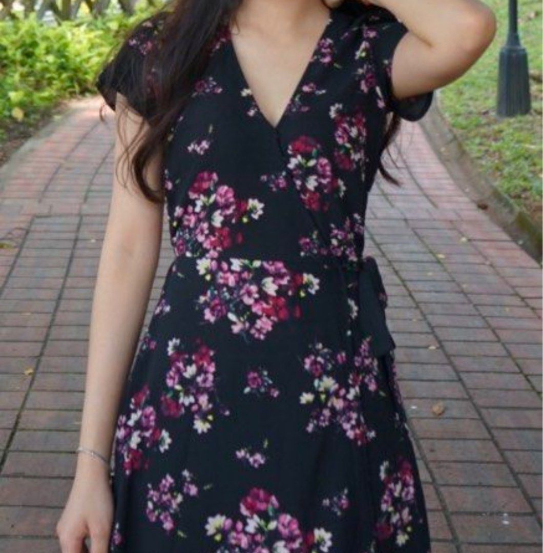 H m Cherry Blossom Wrap Dress in Black Floral EUR32