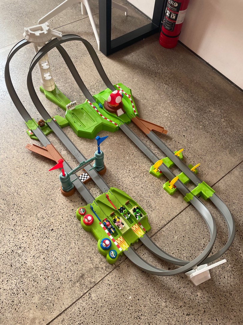 Hot Wheels Mario Kart Circuit Track Set with 4 cars on Carousell