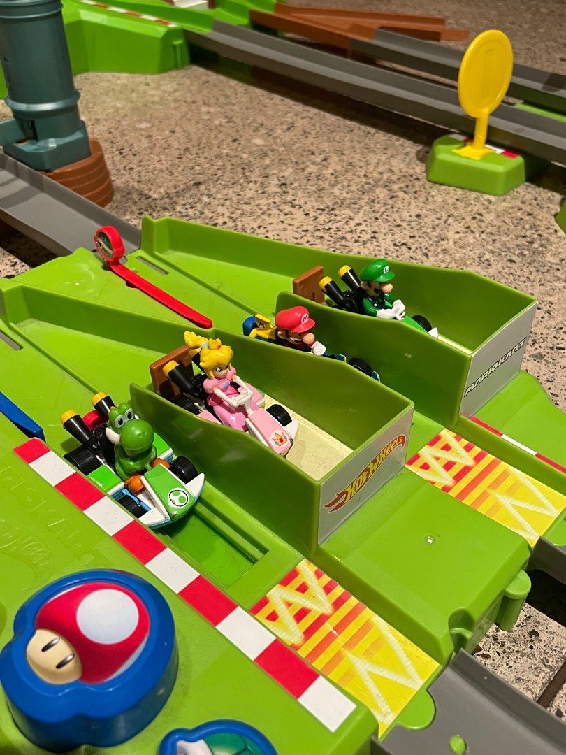 Hot Wheels Mario Kart Circuit Track Set with 4 cars on Carousell