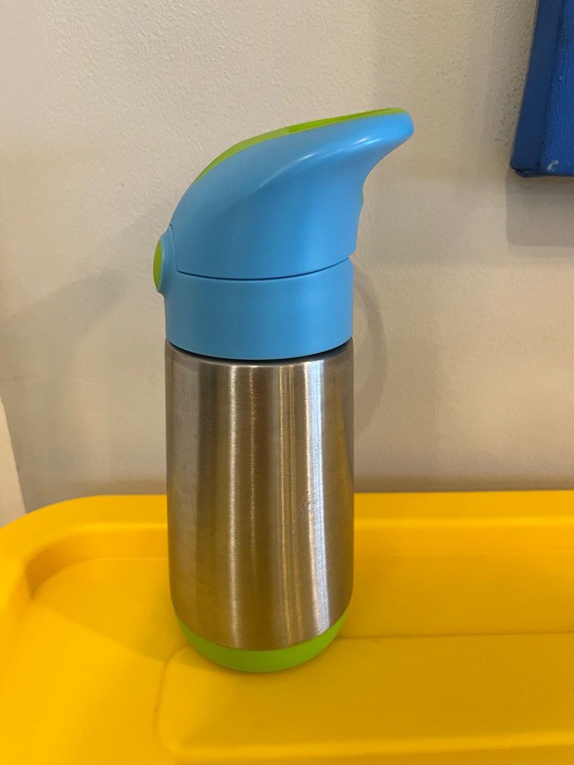 Insulated drink bottle 350ml (Category: Weaning & Toddler Feeding) located in Quezon City. Submitted by ceceben1 (Listing ID 1242149714, Image 2). Description: Kids drinking bottle Insulated keeps drink cold and warm 350ml , 12 oz Color ocean breeze (blue and green) Lightly used (1year) Payment via GCASH, for metro Manila buyers only. List price excludes shipping fee.