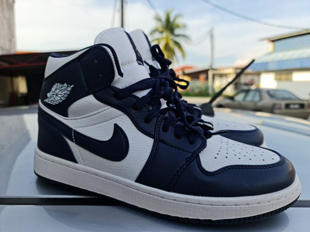 White metallic gold obsidian 2025
