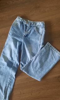 (Category: ) located in . Submitted by bowlfishsells (Listing ID 1241957336, Image 1). Description: .