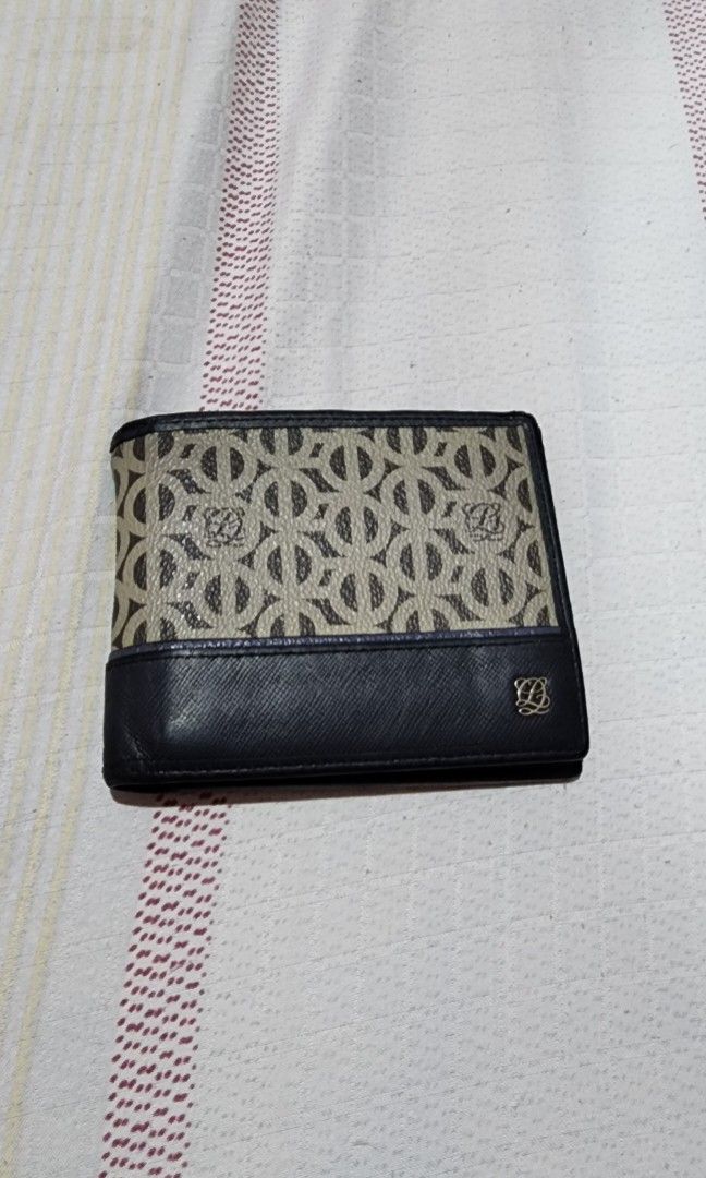 Louis Quatorze LQ short wallet (Category: Wallets & Card Holders) located in Cebu City. Submitted by rhea20ph (Listing ID 1241947393, Image 1). Description: pre loved item FLAW: with little crack on side part leather material unisex item plus sf.