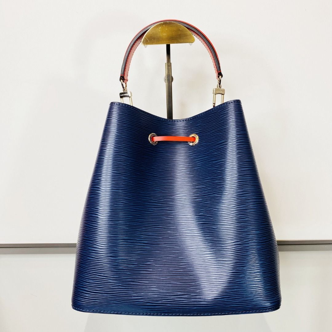 LOUIS VUITTON NeoNoe MM Indigo Epi Leather Drawstring Bucket Bag - SHW