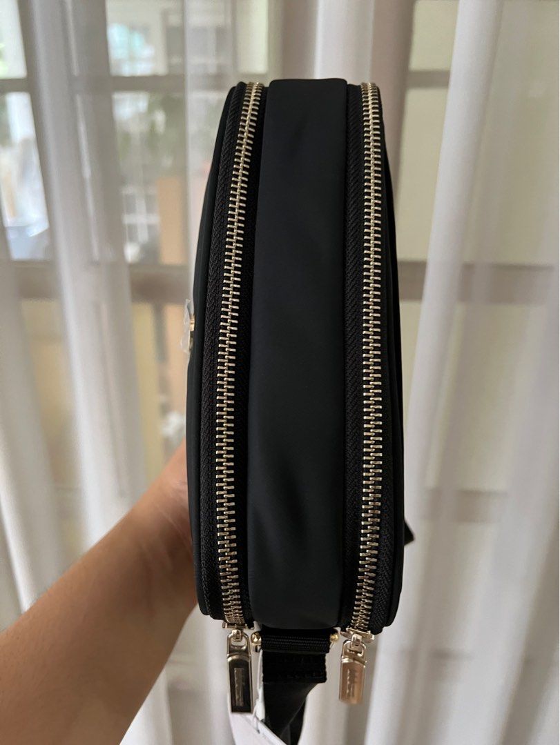 Lululemon Crossbody Camera Bag on Carousell