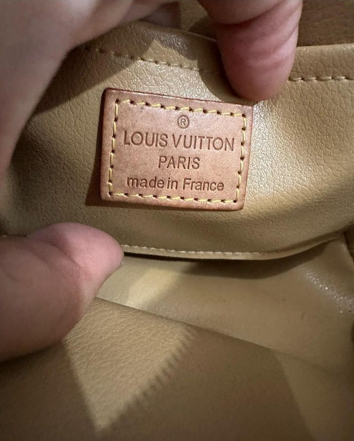 Lv made in France full kulit asli pouch on Carousell