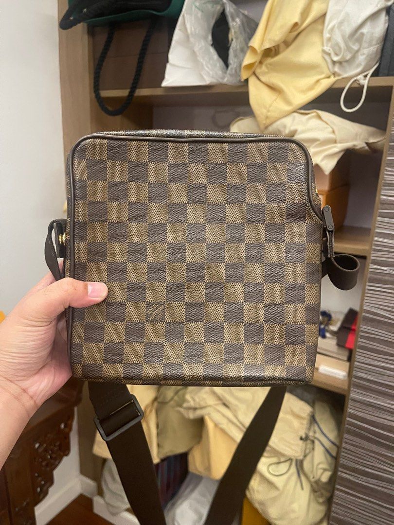 lv sling bag (Category: Luxury Bags & Wallets) located in San Jose. Submitted by elio777 (Listing ID 1242060044, Image 2). Description: rfs- decluttering (authentic lv sa green belt nabili) can do meet ups pag kaya yung location pwede rin videocall) wala na po yung orig dust bag and box but i can provide orig dust bag pa naman pero galing sa iba kong bag.