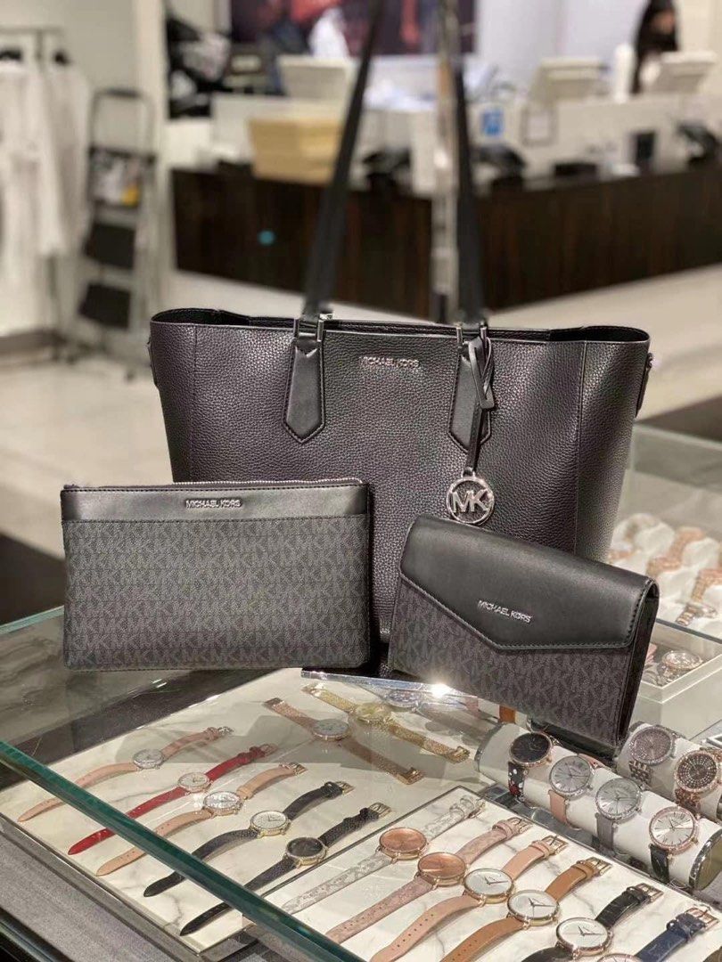 MICHAEL KORS CHARLOTTE 3 IN 1 (BLACK), Women's Fashion, Bags & Wallets, Tote  Bags on Carousell