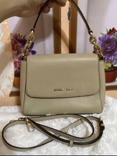 (Category: ) located in . Submitted by glitznglam05 (Listing ID 1237940168, Image 1). Description: .