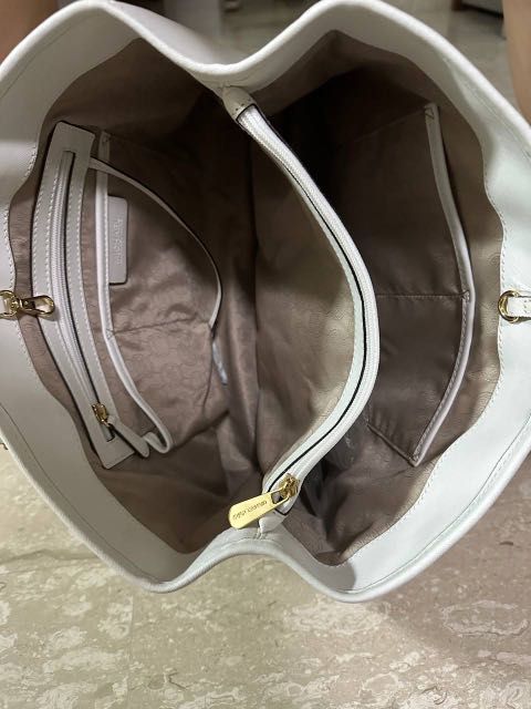 MICHAEL MICHAEL KORS Voyager Medium Crossgrain Leather Tote Bag