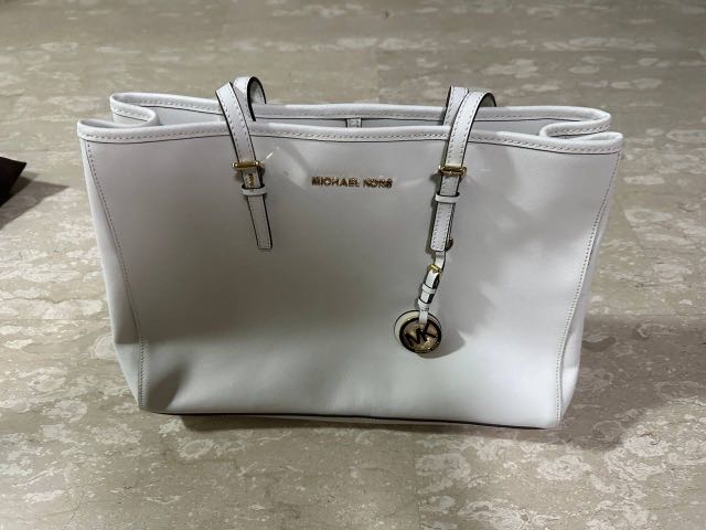 MICHAEL MICHAEL KORS Voyager Medium Crossgrain Leather Tote Bag