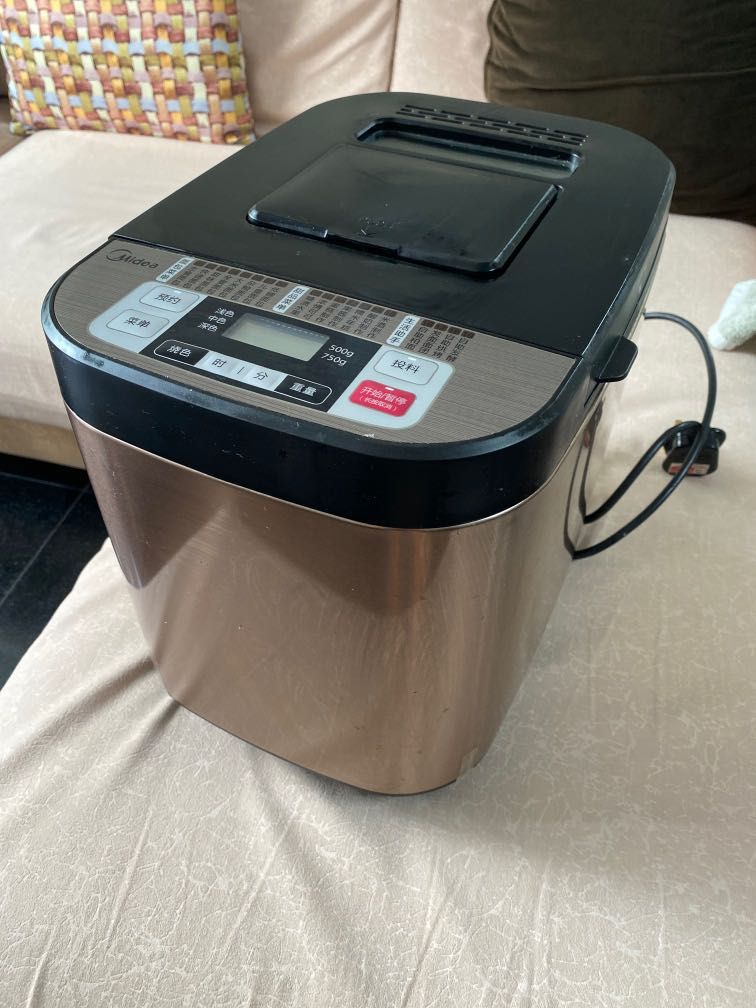Midea bread maker (Category: Breadmakers) located in Singapore. Submitted by ming961 (Listing ID 1241972990, Image 1). Description: Underutilized bread maker Midea brand Only used once to mix flour Bought $149 sgd from lazada Negotiable.