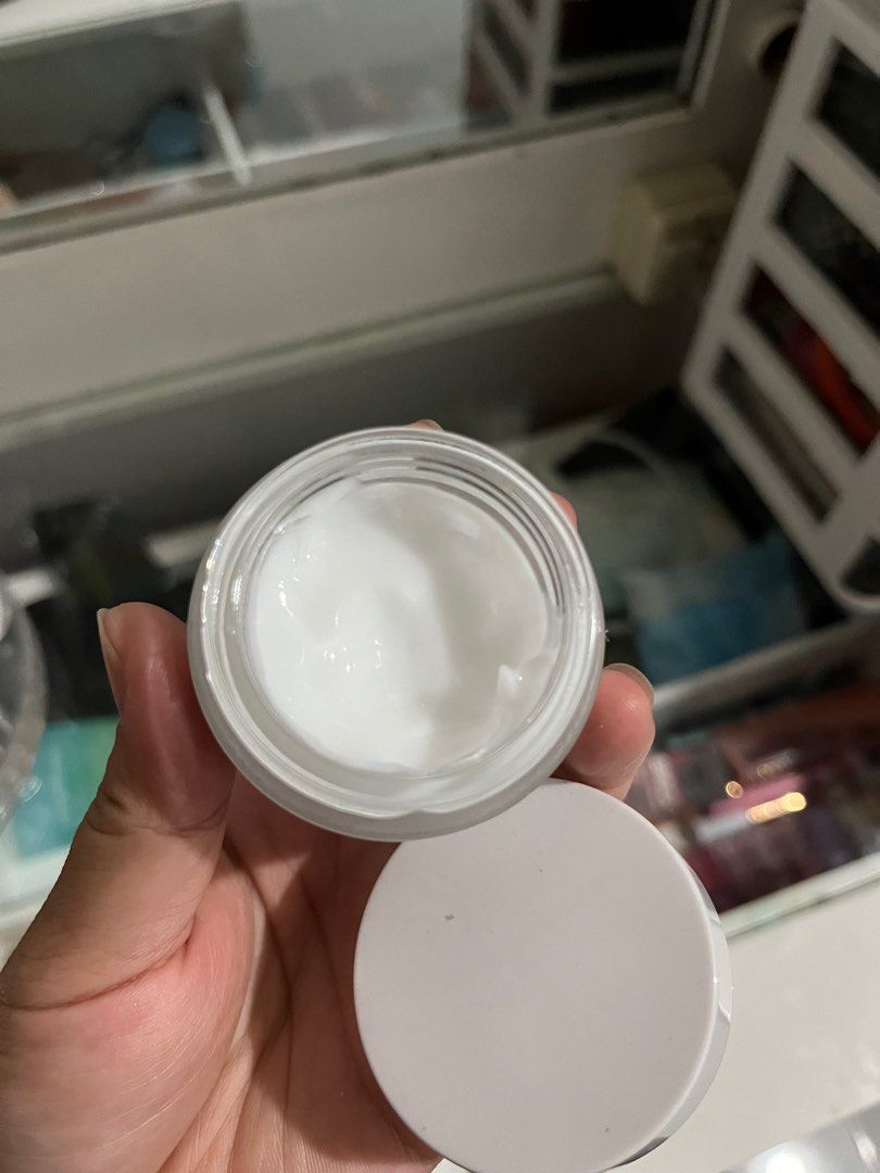 Moisturizer eiem beauty water bank, Kesehatan & Kecantikan, Kulit