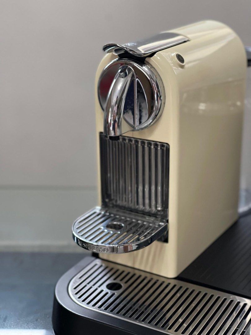 Nespresso Citiz Coffee Machine with attached milk frother, TV & Home