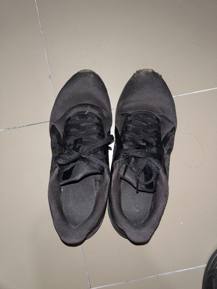 regular black nike shoes