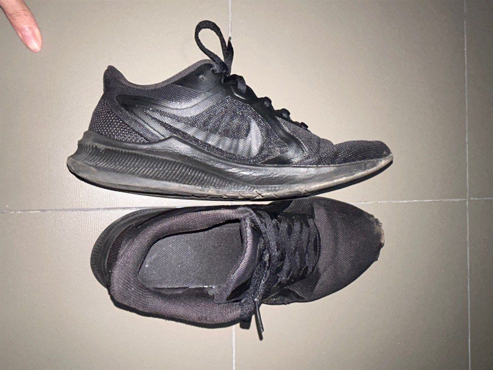 full black nike theas