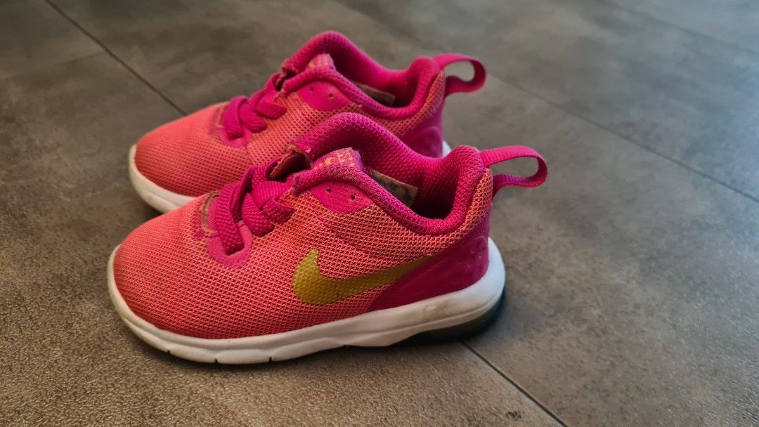 Nice nike sales shoes for girls