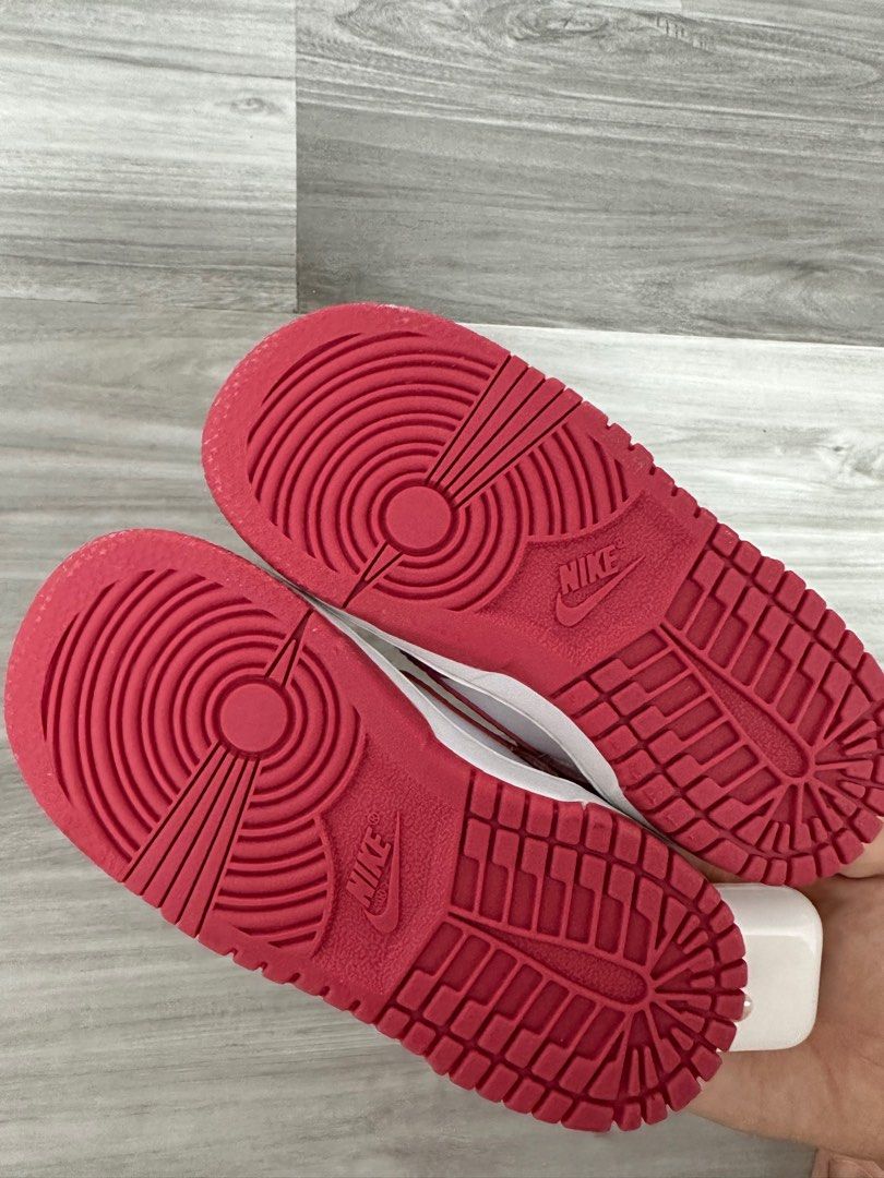 Nike with hotsell swoosh on toe
