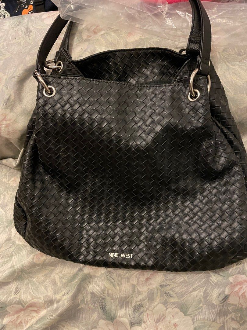 Nine West Bag (Category: Shoulder Bags) located in Caloocan City. Submitted by alexxxxx19 (Listing ID 1242123329, Image 1). Description: No flaws Sf to be shouldered by buyer. Shipping via J&T/grab/lalamove Meet up: QC/BGC.