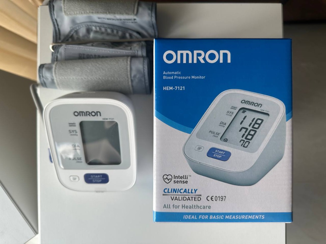 Omron HEM7127 Automatic Blood Pressure Monitor, Health & Nutrition