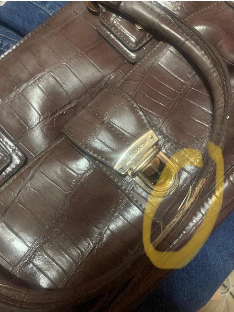 Original Liz Claiborne Bag (Category: Purses & Pouches) located in San Pedro. Submitted by pluslass (Listing ID 1242052099, Image 3). Description: Brown shoulder bag. 13.5x8 inches. Still in fair condition. Used but not abused. Few scratches and stains, plus peeling rubber lining in the handle..