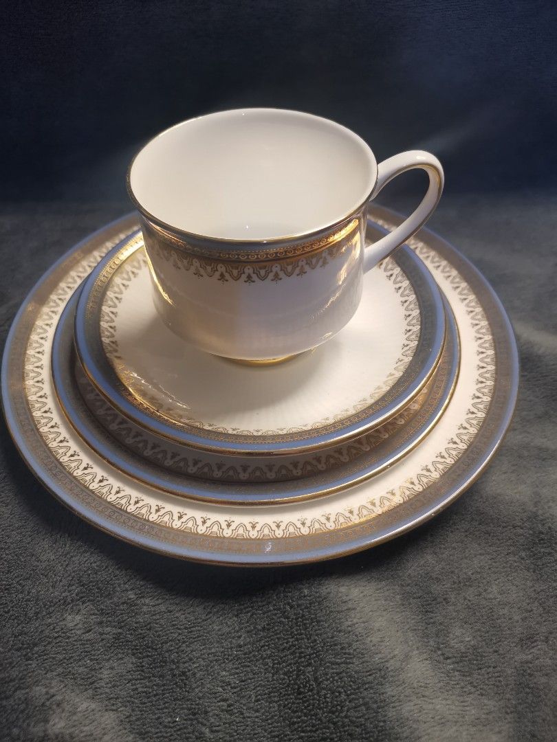 Paragon Sandringham (Category: Coffee & Tea Tableware) located in Pasig City. Submitted by singledadreseller (Listing ID 1242071785, Image 2). Description: Paragon sandringham Cups are 2nds/scratched backstamps but very good condition Gold is intact p1000 per quad(1 available) p800 per trio(2 available).