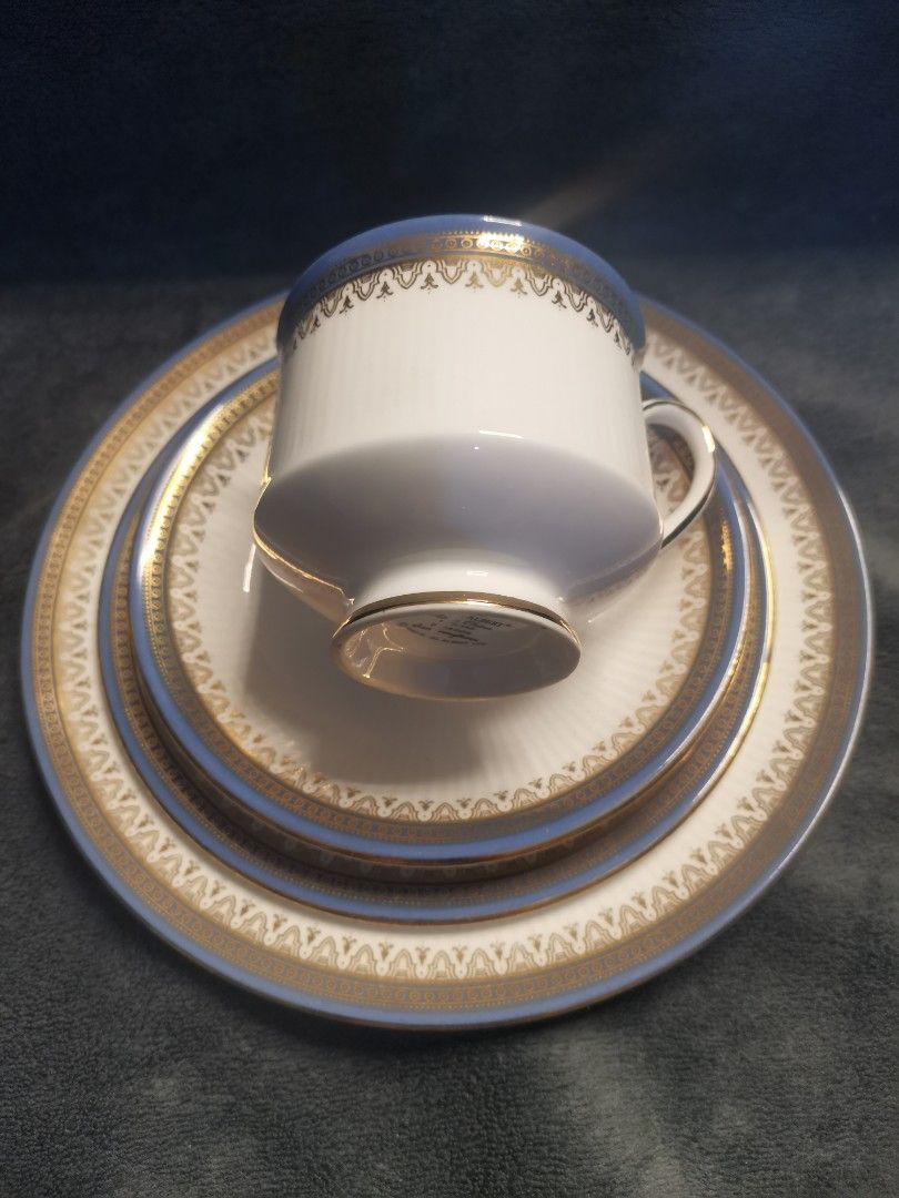 Paragon Sandringham (Category: Coffee & Tea Tableware) located in Pasig City. Submitted by singledadreseller (Listing ID 1242071785, Image 3). Description: Paragon sandringham Cups are 2nds/scratched backstamps but very good condition Gold is intact p1000 per quad(1 available) p800 per trio(2 available).