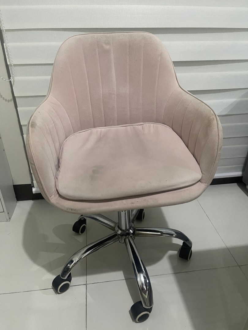 Pink Computer Chair with wheels on Carousell