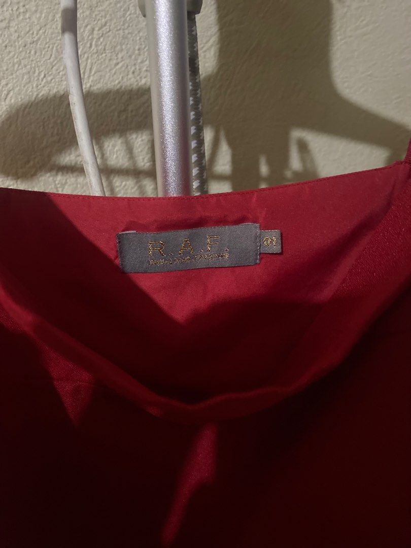 Plains and Prints RAF collection Red asymmetric top (Category: Blouses) located in Manila. Submitted by lfpvi (Listing ID 1241969045, Image 2). Description: Used once Rfs: decluttering.