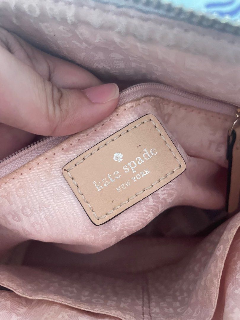 Preloved Authentic Kate Spade Sling Bag (Category: Purses & Pouches) located in San Fernando. Submitted by akcd12 (Listing ID 1241974367, Image 2). Description: For Sale Authentic Kate Spade Multicolor Coated Canvas and Leather Keisha Penn Place Crossbody Bag.