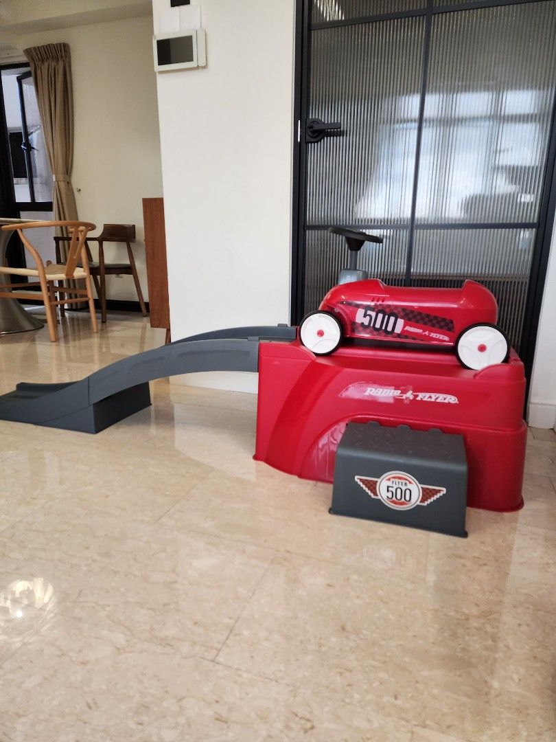 Radio flyer ramp and car store
