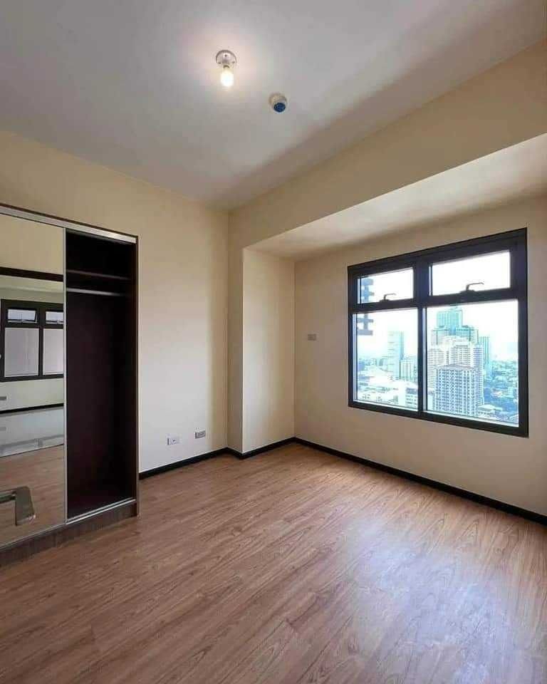 Rent to own Condo in The Radiance Manila Bay Pasay Near Moa and