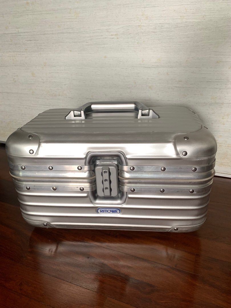 Rimowa classic beauty case discount