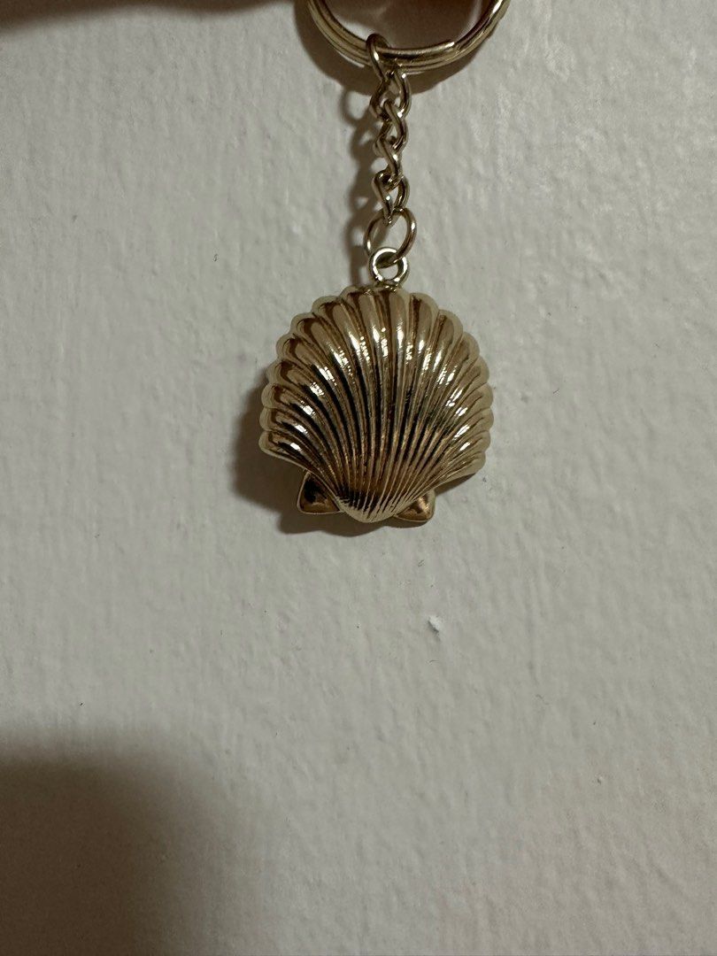Ron & Seashell keychains (Category: Toy Figures) located in Singapore. Submitted by macandcheesewithketchup (Listing ID 1242089793, Image 2). Description: .