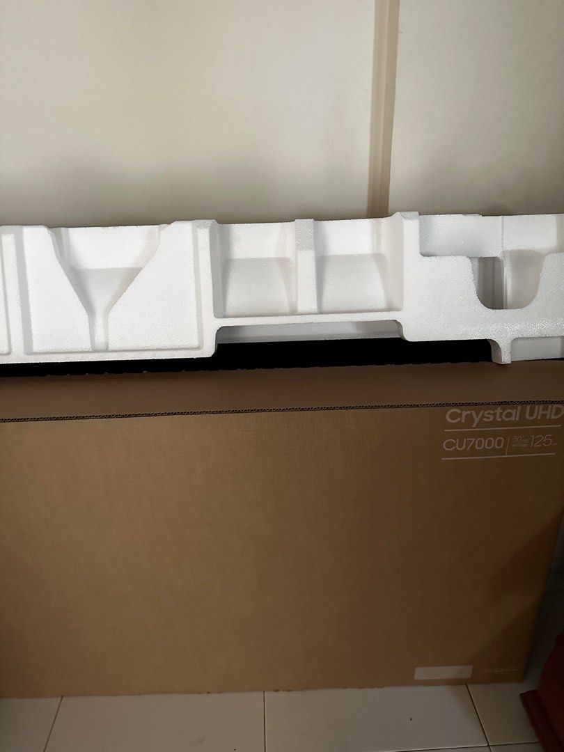 Samsung TV carton box, TV & Home Appliances, TV & Entertainment, TV on