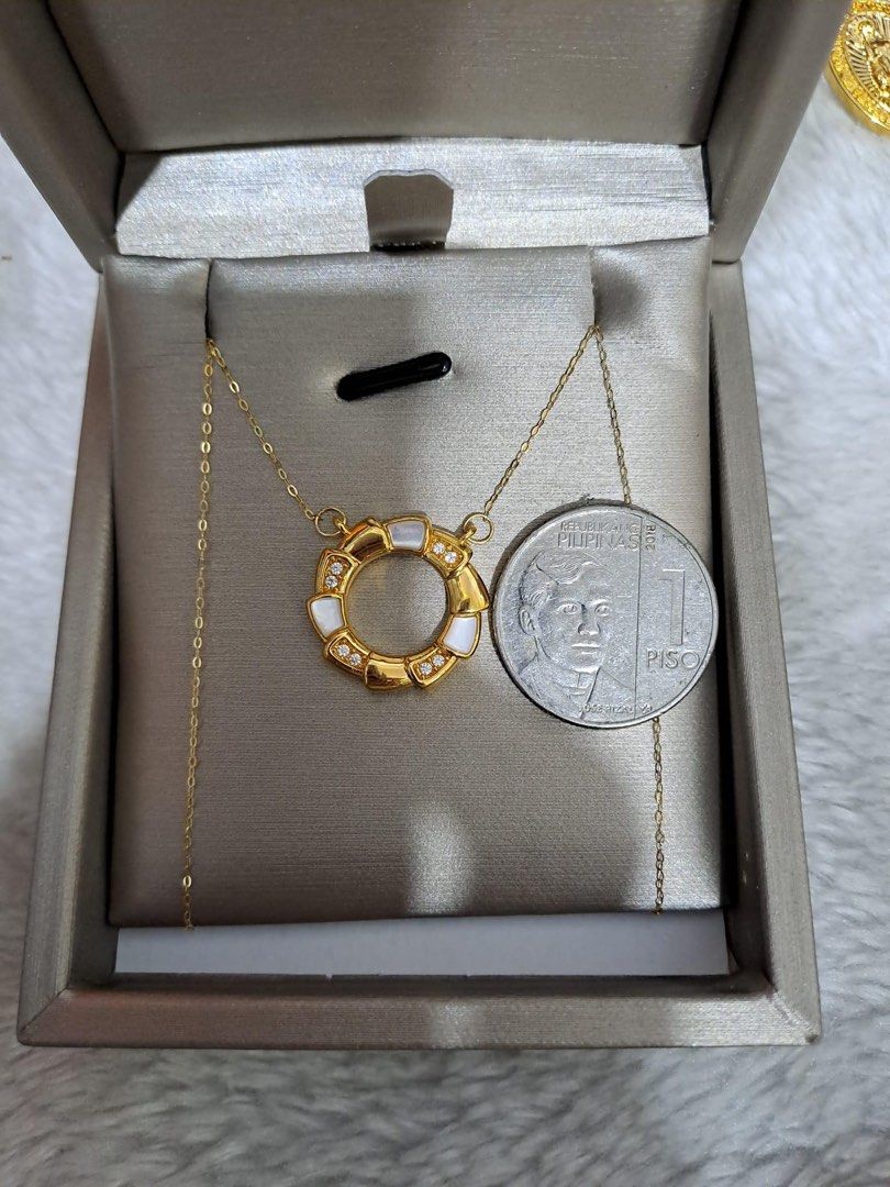 Serpentine Necklace 18Karat Gold (Category: Necklaces) located in Davao. Submitted by jewelrybox_cezsupera. (Listing ID 1242040691, Image 2). Description: P3,150 only ⭐️Serpentine Chain and Pendant ⭐️Real Gold 18Karat ⭐️Pawnable ⭐️With certificate of authenticity.