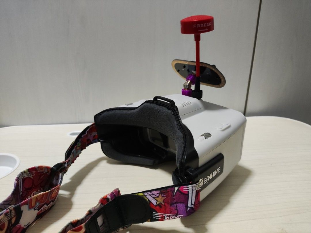 Skyzone Cobra X V2 with Foxeer and Maple Wireless antenna, Photography