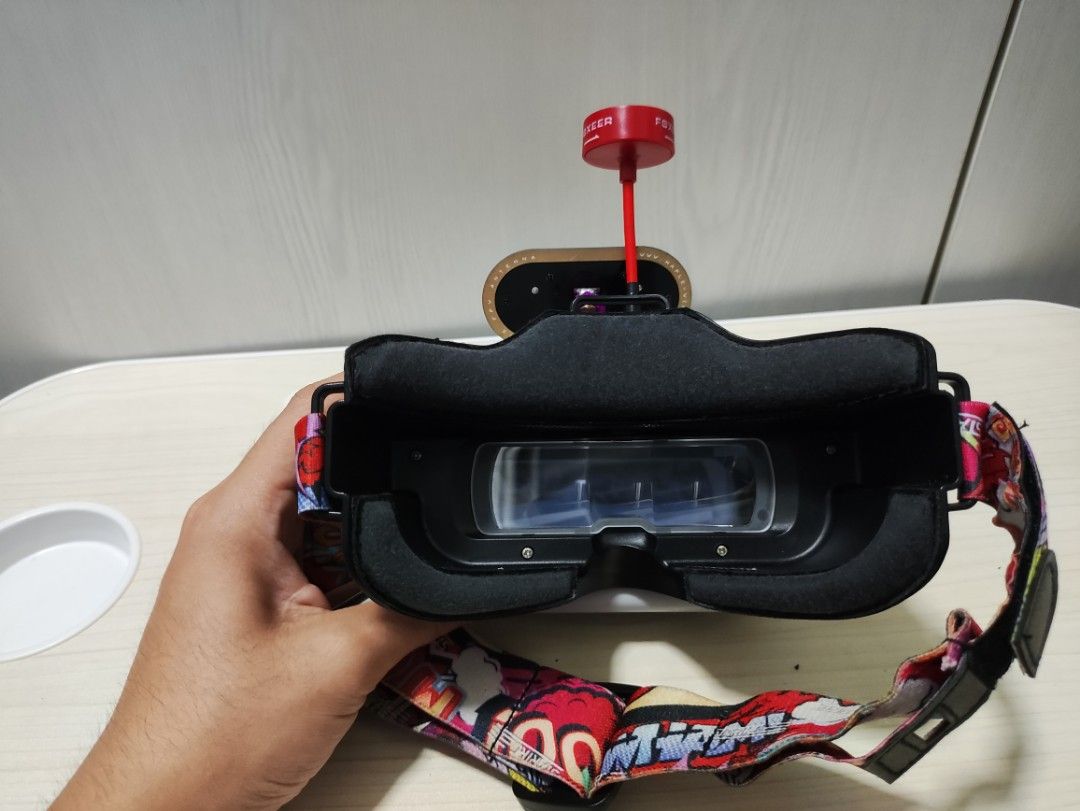 Skyzone Cobra X V2 with Foxeer and Maple Wireless antenna, Photography