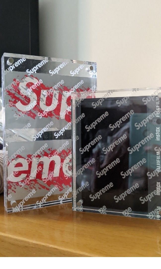 SUPREME acrylic photo frame 相架(two in 1 set), 傢俬＆家居, 家居