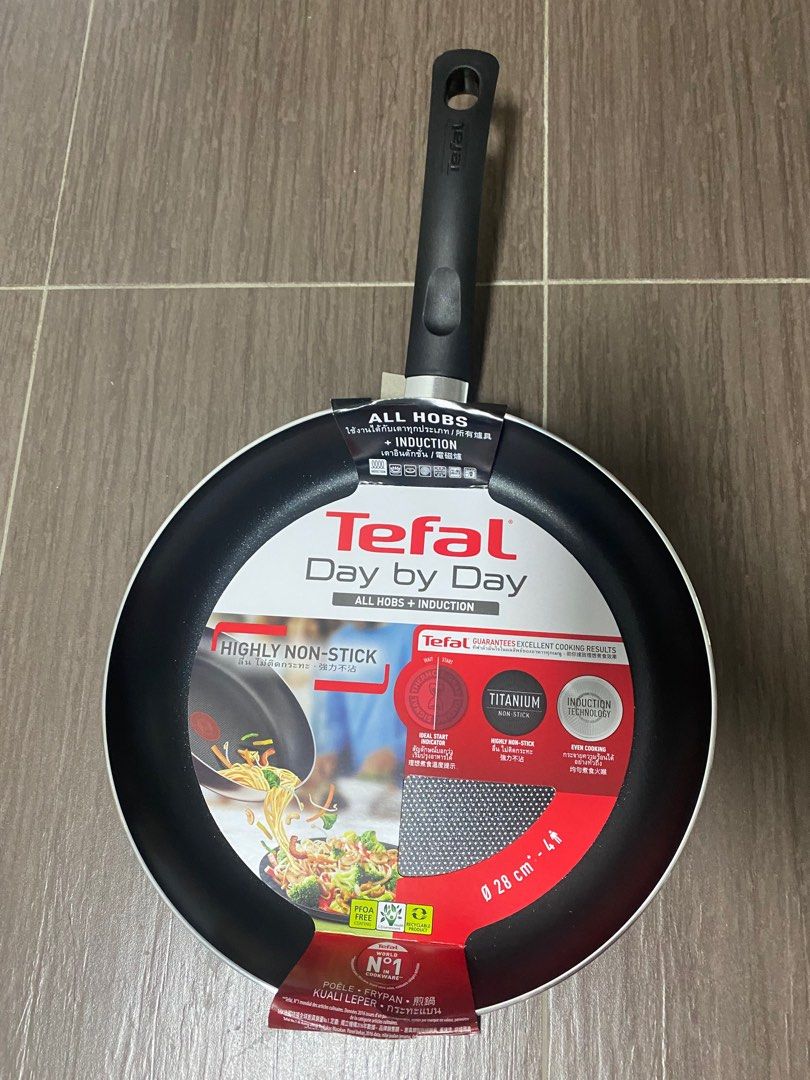 Tefal Day by Day Frypan 28cm, Furniture & Home Living, Kitchenware &  Tableware, Cookware & Accessories on Carousell