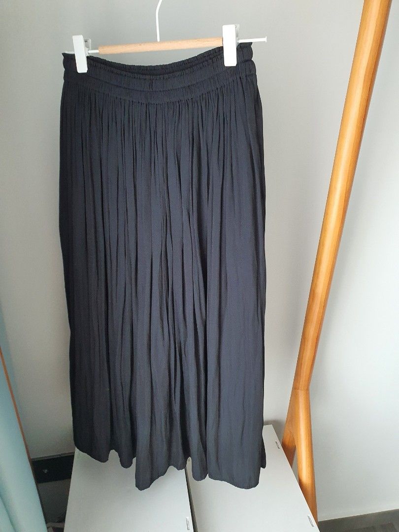 Jupe Courte UNIQLO - Taille 2 - Couleur Noire Et Rouge - Style A-Line - Neuf Sans Étiquettes