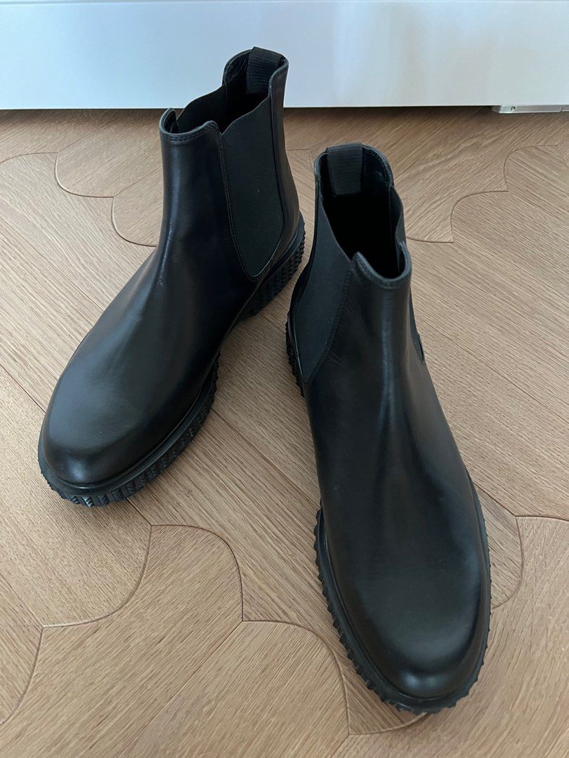 Valentino black Chelsea boots with studded rubber sole size 42