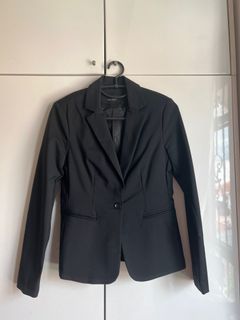 (Category: ) located in . Submitted by wardrobemesss (Listing ID 1241972390, Image 1). Description: .